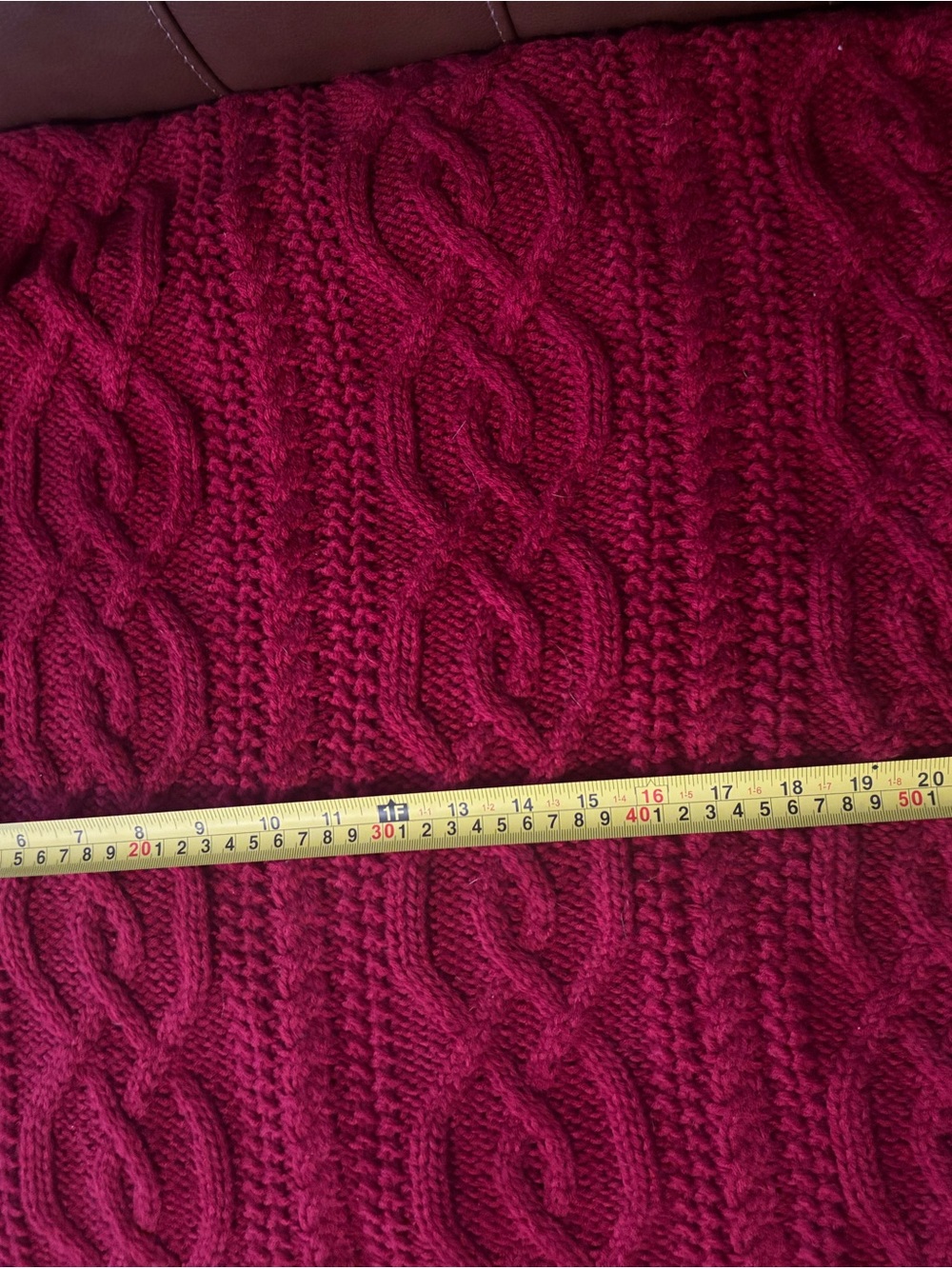 Set of two Cable Knit Sweater pillow cases— burgundy - Picture 2 of 4